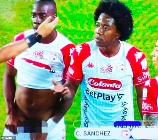 Colombian footballer exposes his pen*s during match in an attempt to distract opposition