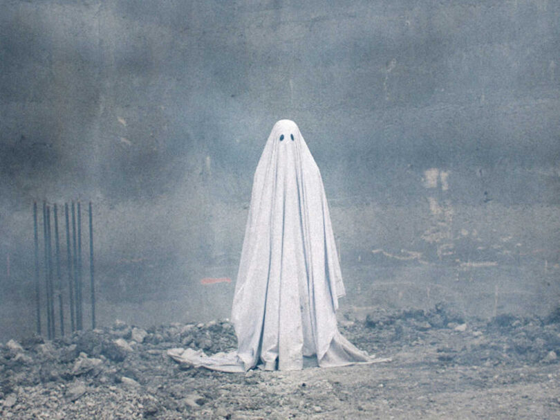 10 signs that indicate there might be a Ghost around you
