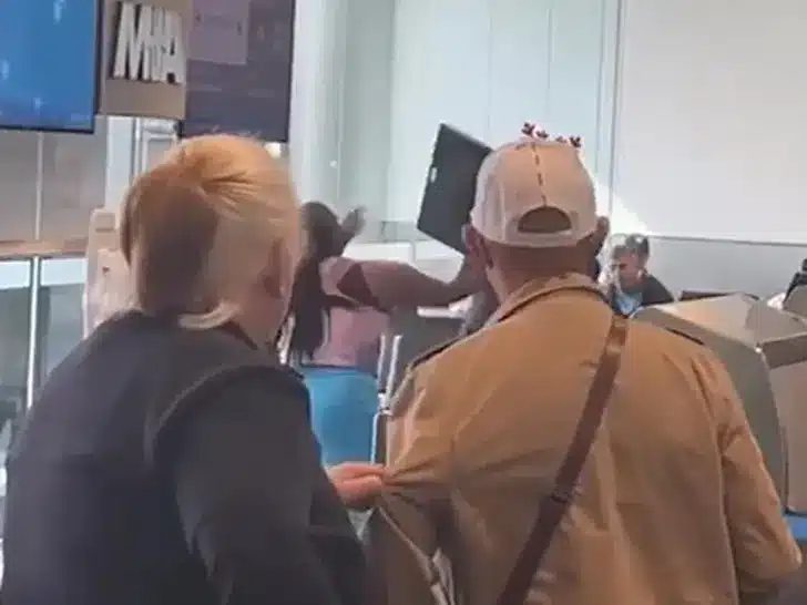 Woman throws computer at airline agent at Miami airport (Video)